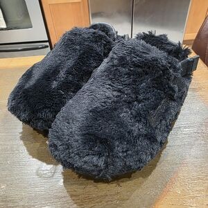 Nike Black Fuzzy Slippers